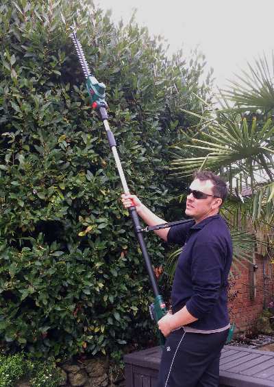 bosch cordless pole hedge trimmer