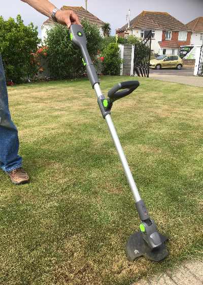 cordless grass trimmer with plastic blades